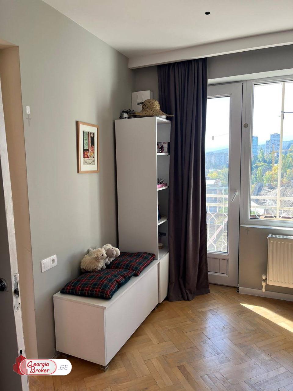 იყიდება ახალი გარემონტებული 4 ოთახიანი ბინა